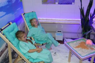 дети в соляной комнате в детском саду