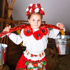 Девочка с коромыслом