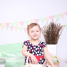 Малышка, кролик и морковка