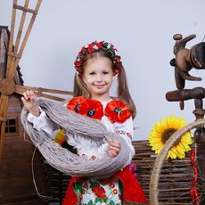 Украинка рукодельница