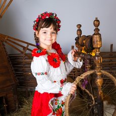 Украиночка с прялкой
