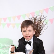 Юный джентльмен с кроликом