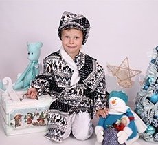 Фото з маленькою ялинкою