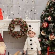 Малюк біля каміна