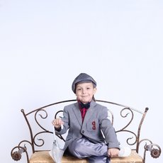 Хлопчик з парасолькою