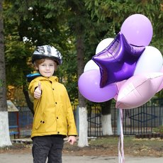 Хлопчик на роликах