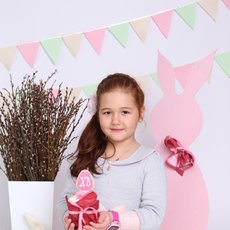 Дівчинка з паскою