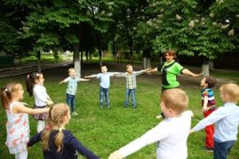 Зарядка в літньому таборі Школи радості