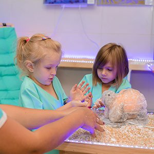 Педагог с ребенком