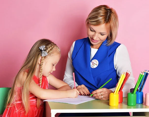 Красивые развивающие игрушки в детском саду