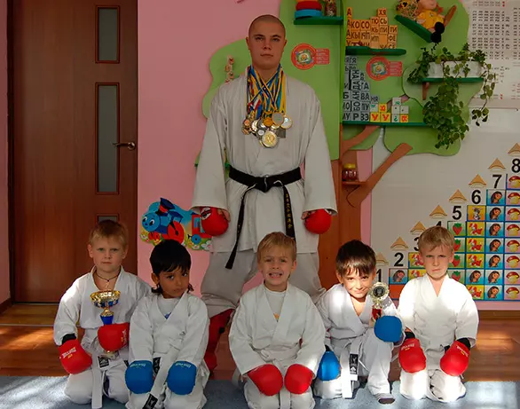 Выдача заслуженных призов в школе чернявской елены