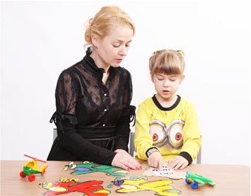 Девочка с преподавателем